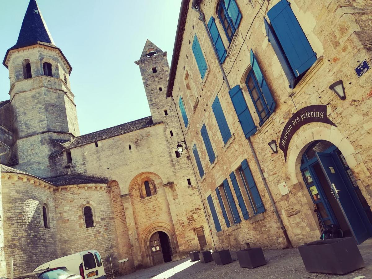 Gite La Maison Des Pelerins Villeneuve-d'Aveyron Экстерьер фото